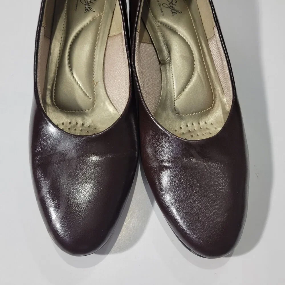 Hush Puppies Soft Style Slip On Dress Shoes Low Block Heels Brown Sz 10 Narrow